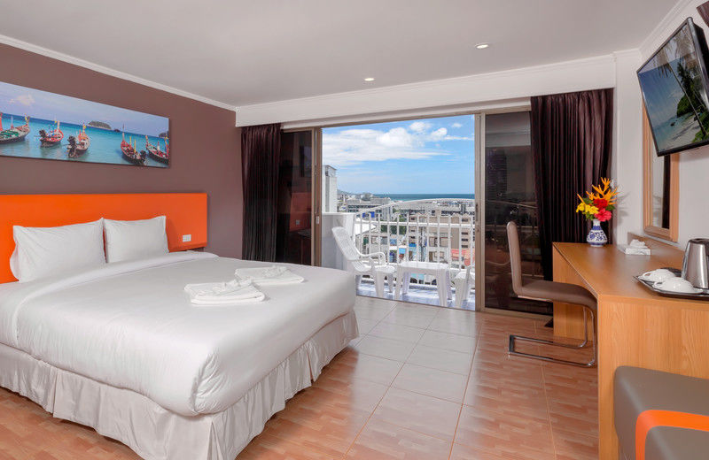 Royal Crown Hotel & Palm Spa Resort Patong Bagian luar foto