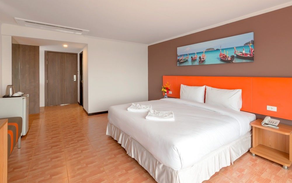 Royal Crown Hotel & Palm Spa Resort Patong Bagian luar foto