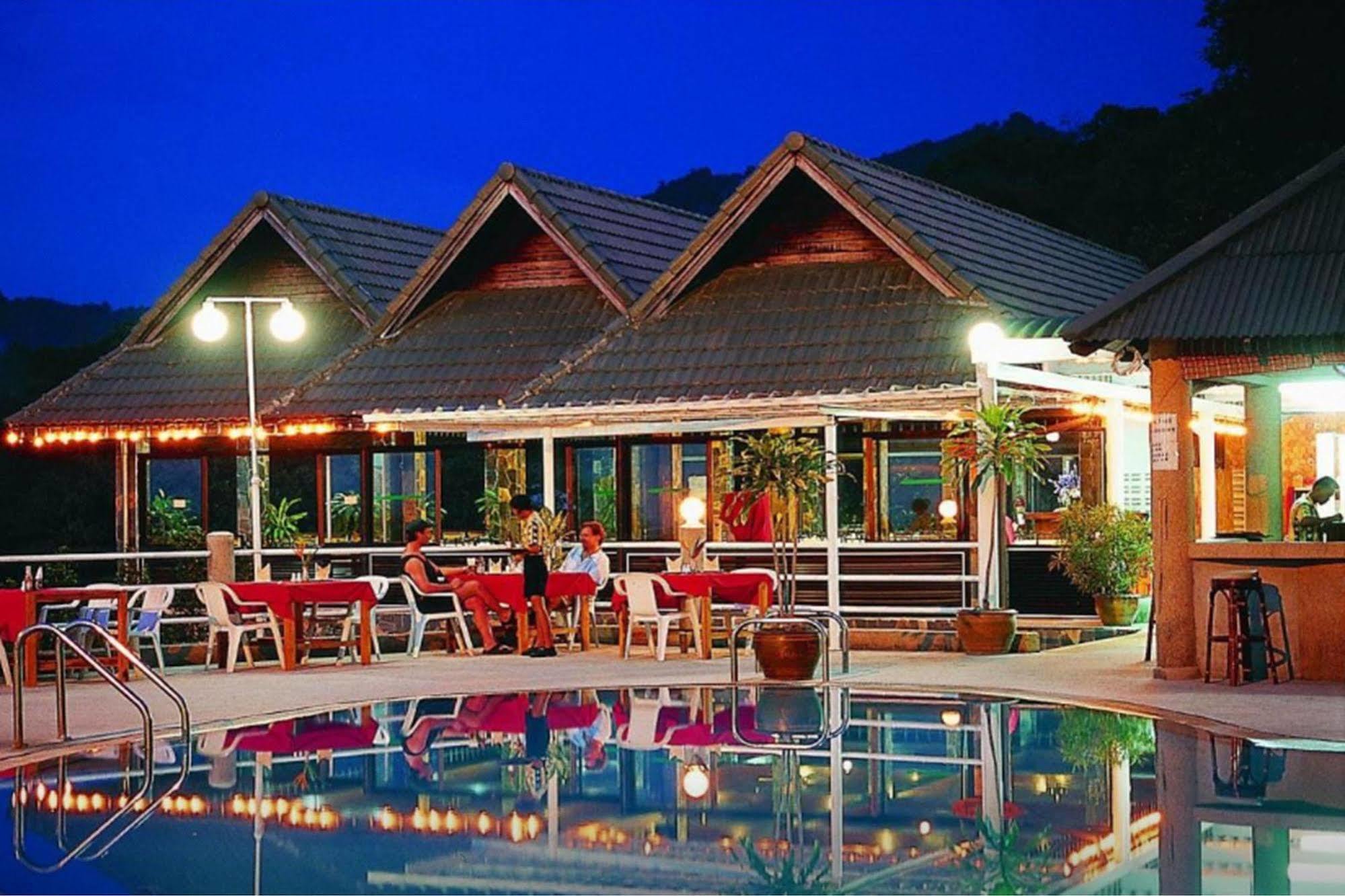 Royal Crown Hotel & Palm Spa Resort Patong Bagian luar foto