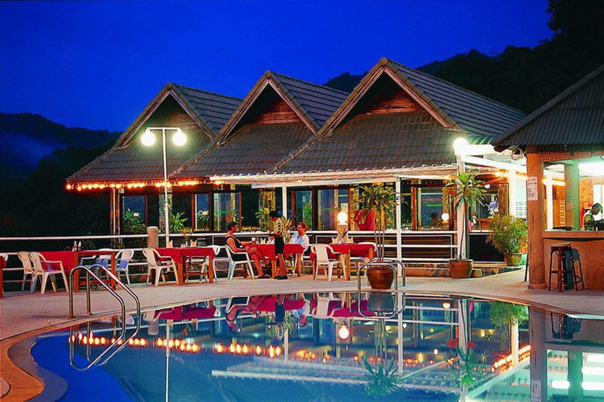 Royal Crown Hotel & Palm Spa Resort Patong Bagian luar foto