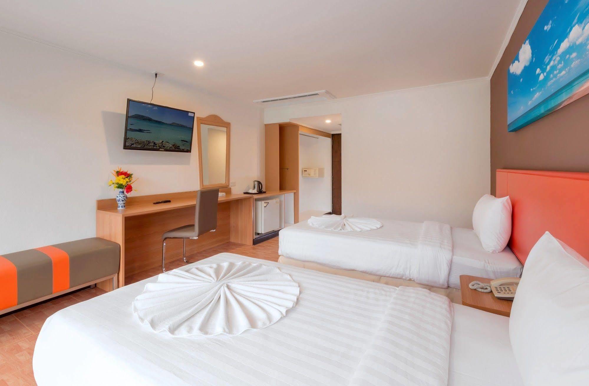 Royal Crown Hotel & Palm Spa Resort Patong Bagian luar foto
