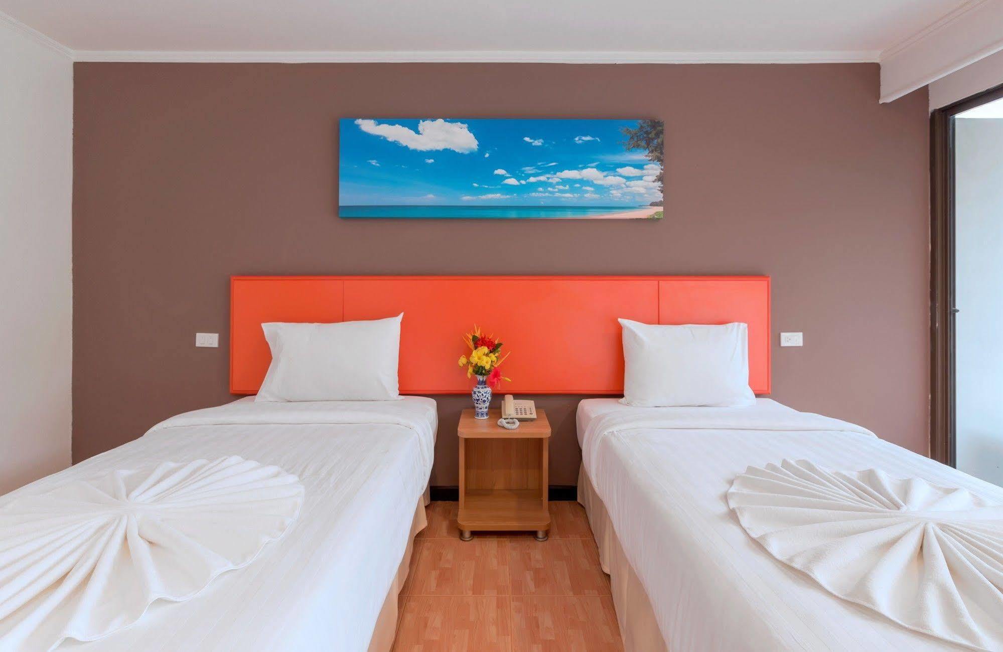 Royal Crown Hotel & Palm Spa Resort Patong Bagian luar foto