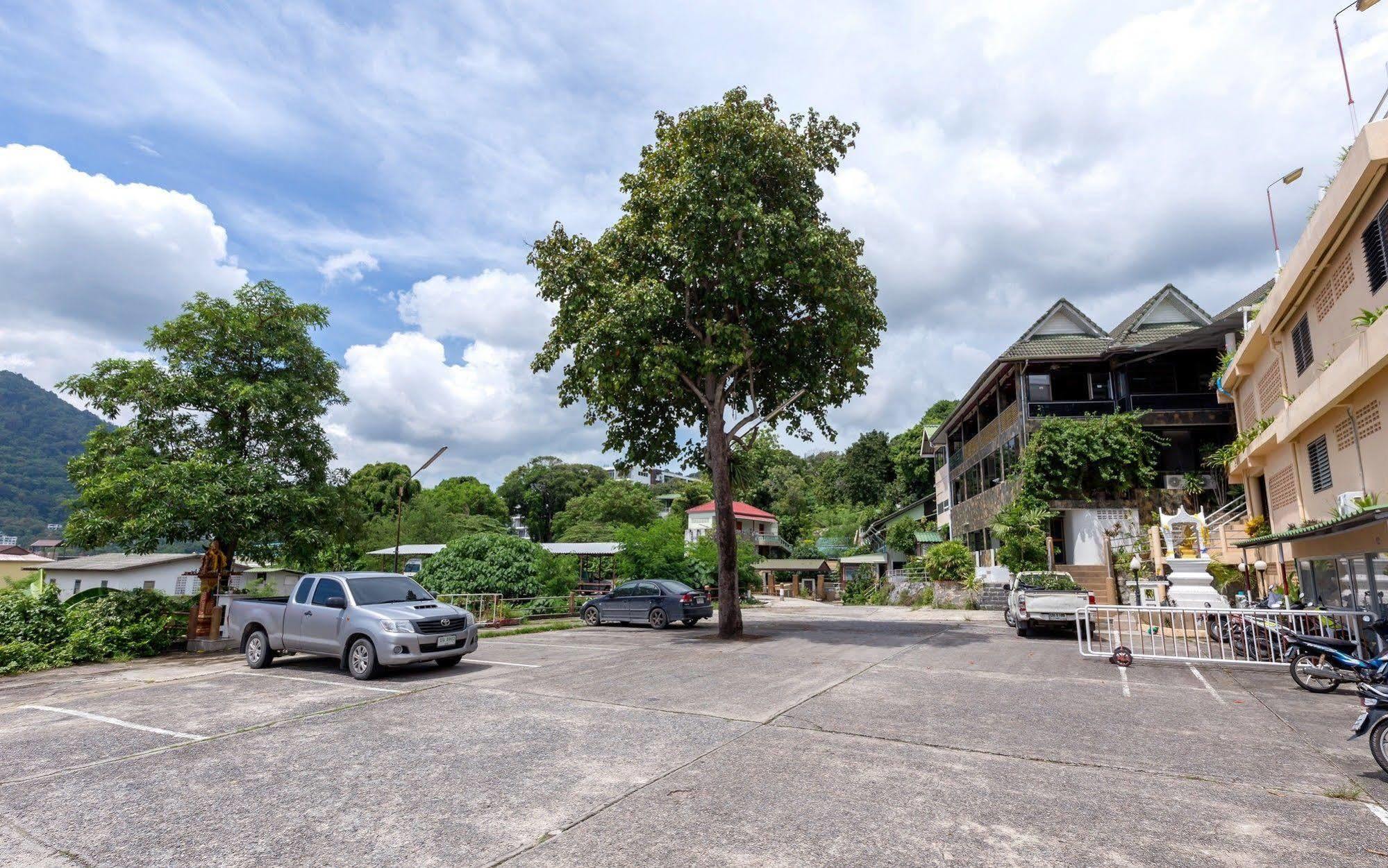 Royal Crown Hotel & Palm Spa Resort Patong Bagian luar foto