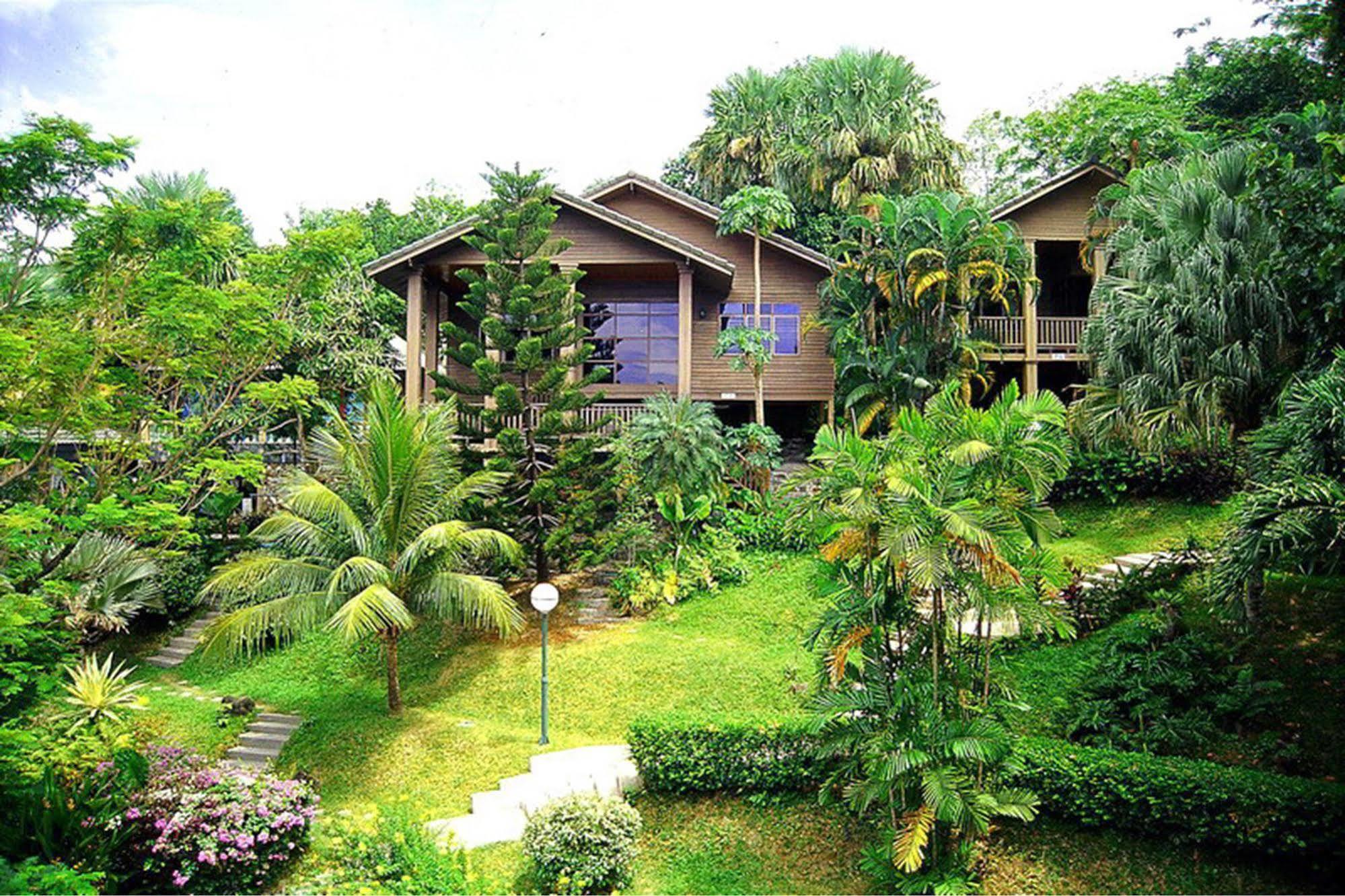 Royal Crown Hotel & Palm Spa Resort Patong Bagian luar foto